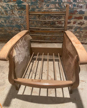 Charger l&#39;image dans la galerie, Forfait décapage à la demande pour fauteuil en bois et cannage, via sablage
