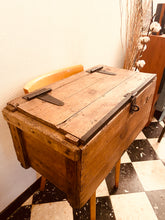 Charger l&#39;image dans la galerie, Coffre en bois vintage relooké

